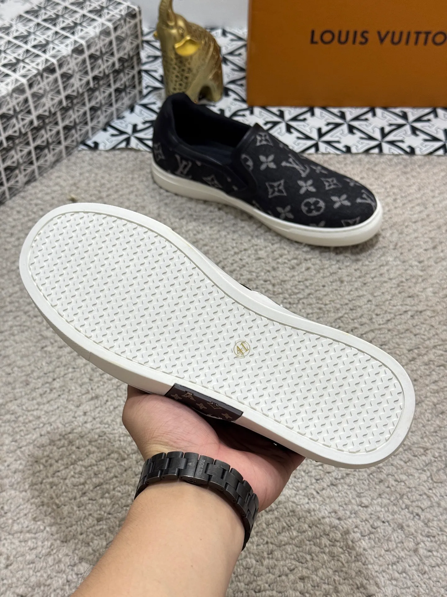 Men's shoes 💰380 [New style] 🌂🌂Top original order - Louis Vuitton®️ Trendy and fashionable yet low-key men's casual shoes, uppers made of LV special canvas presbyopia, comfortable and breathable, mesh lining, original rubber outsole, 2 colors optional ~ a must-have for stylish men. Size: 38-44 (45 customized